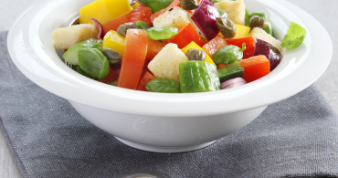 Recept Salade met brood, paprika, komkommer, ui Grand'Italia
